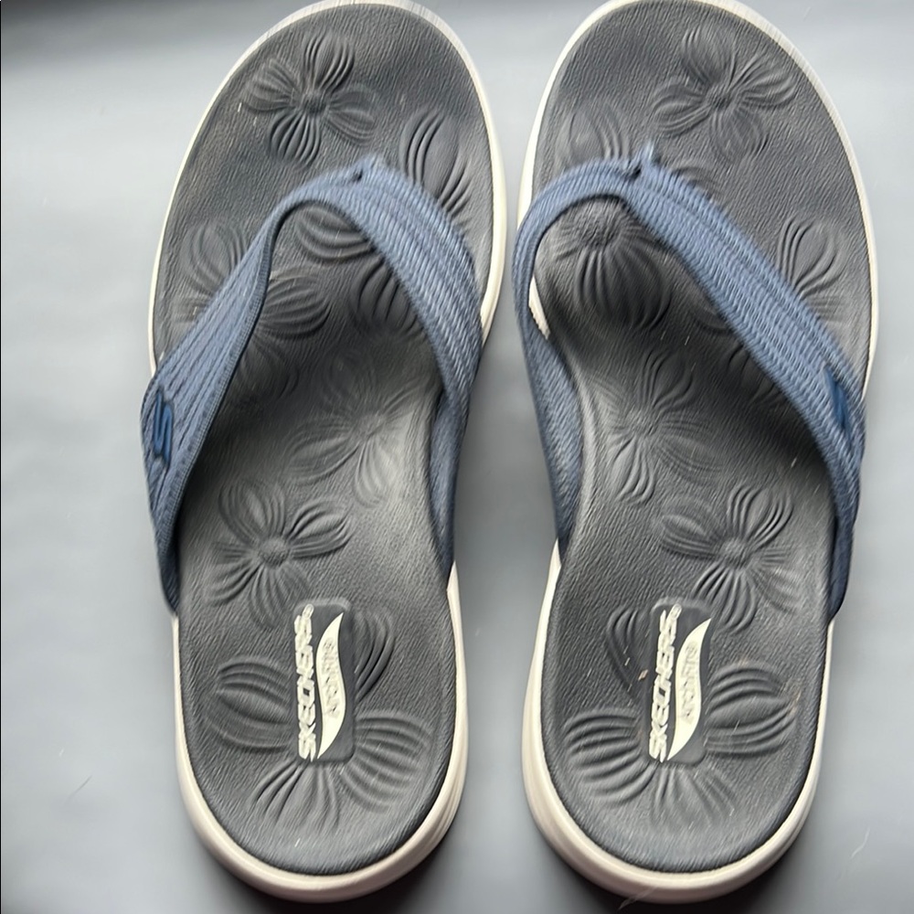 SKECHERS Archie sandals Like new, Navy Size 7